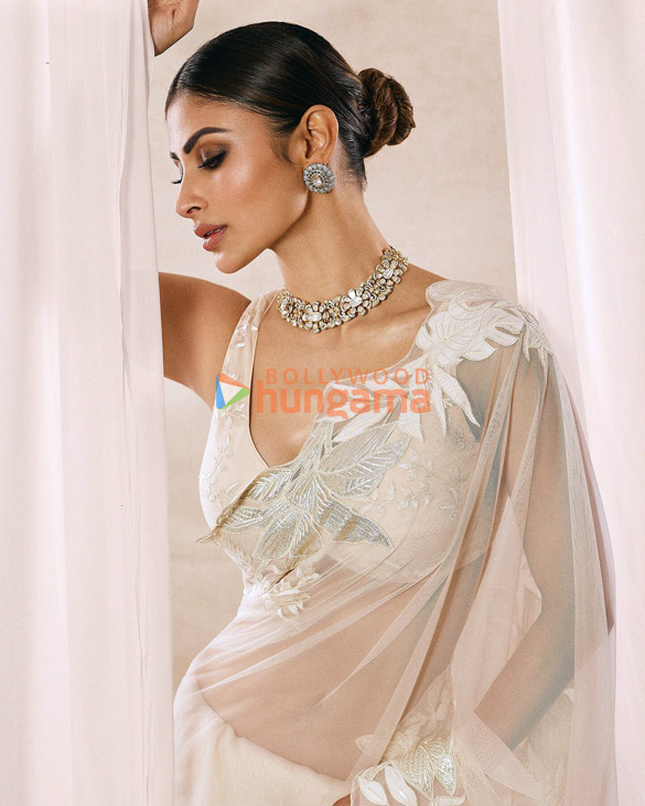 mouni roy 7 32