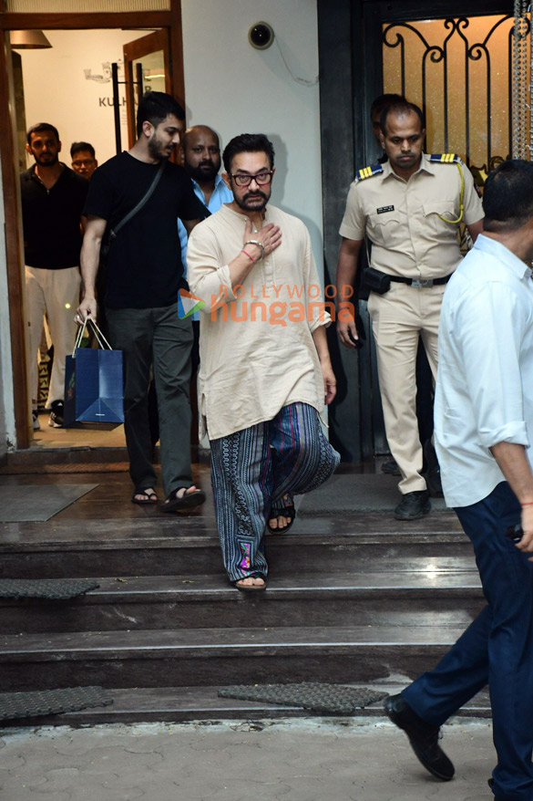 photos aamir khan snapped in bandra 3 4