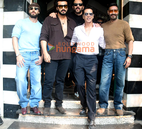 photos ajay devgn akshay kumar tiger shroff arjun kapoor and rohit shetty snapped at torii restaurant in bandra 2
