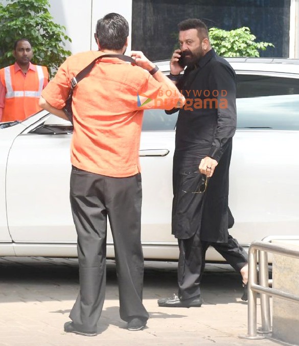 photos ajay devgn kareena kapoor khan sanjay dutt and rohit shetty snapped at kalina airport 4