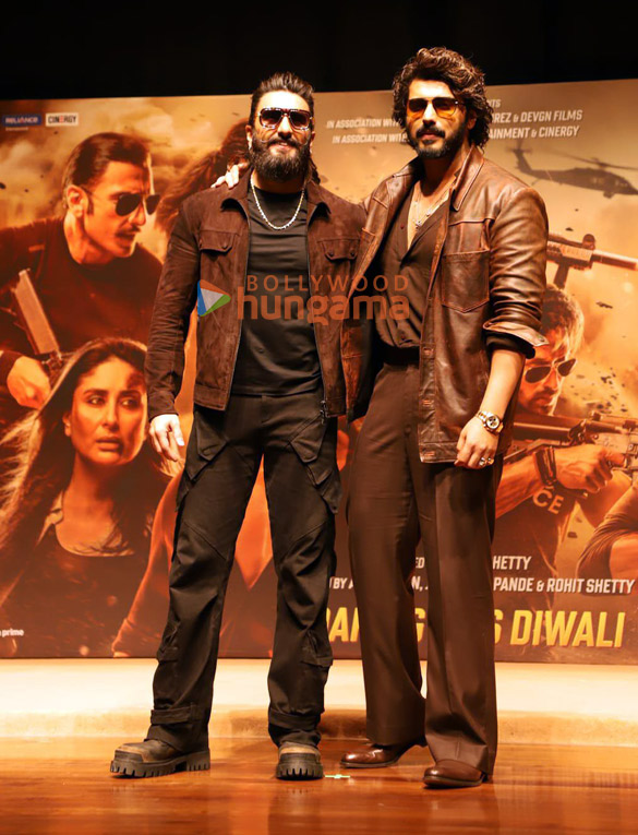 photos ajay devgn kareena kapoor khan tiger shroff ranveer singh arjun kapoor and others grace the trailer launch of singham again at nmacc 4 3