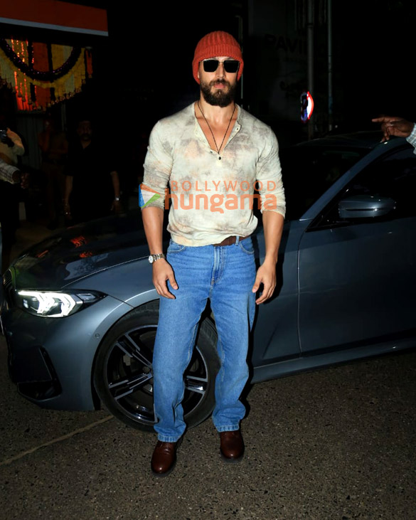 photos ajay devgn rohit shetty tiger shroff and arjun kapoor snapped at raj thackerays house 2
