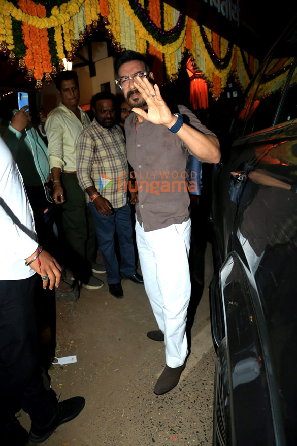 photos ajay devgn rohit shetty tiger shroff and arjun kapoor snapped at raj thackerays house 3