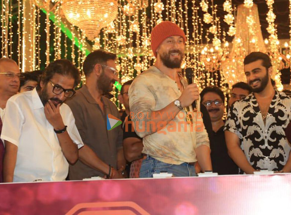 photos ajay devgn rohit shetty tiger shroff and arjun kapoor snapped at raj thackerays house 833 9