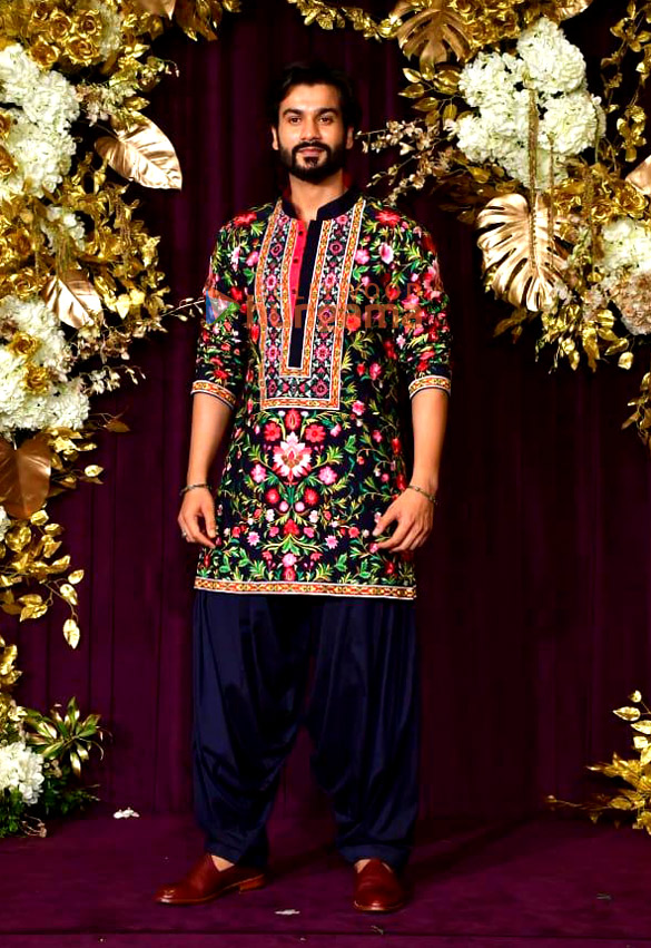 photos alia bhatt kajol kriti sanon janhvi kapoor ananya panday kartik aaryan and others snapped at manish malhotras diwali bash 25