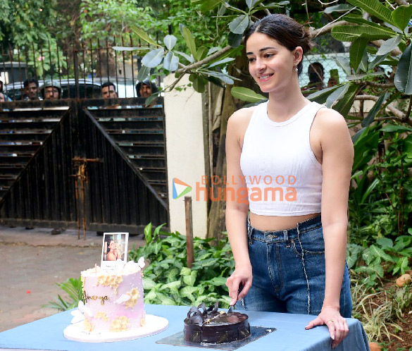 photos ananya panday snapped celebrating birthday with media in bandra 1