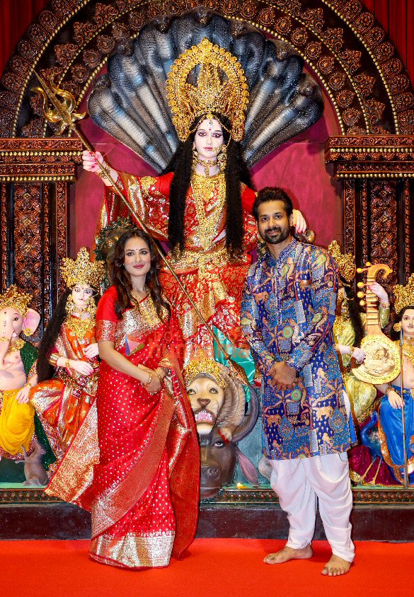 photos ankita lokhande nia sharma rashami desai siddharth nigam and many more snapped at the goregaon durga mahotsav 2024 1