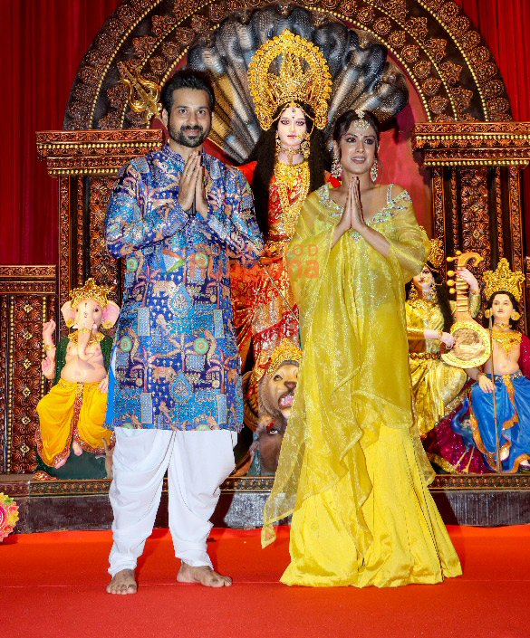 photos ankita lokhande nia sharma rashami desai siddharth nigam and many more snapped at the goregaon durga mahotsav 2024 11