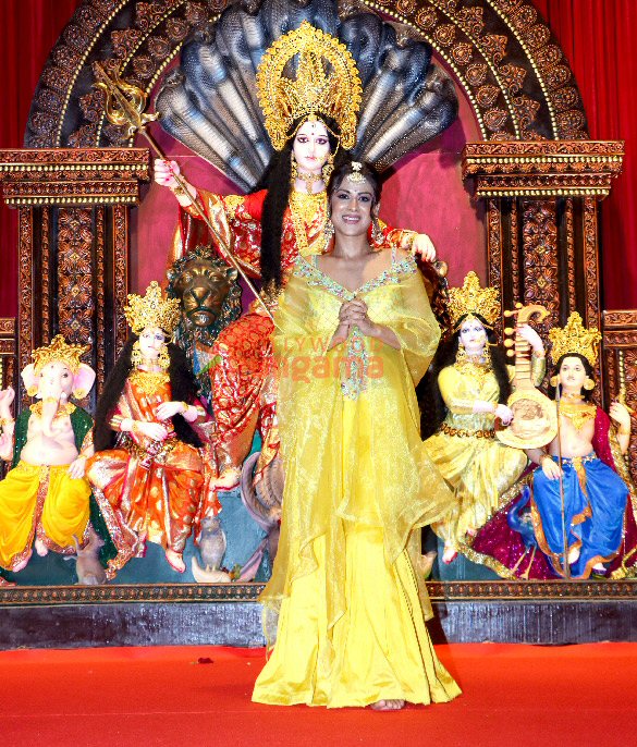 photos ankita lokhande nia sharma rashami desai siddharth nigam and many more snapped at the goregaon durga mahotsav 2024 12