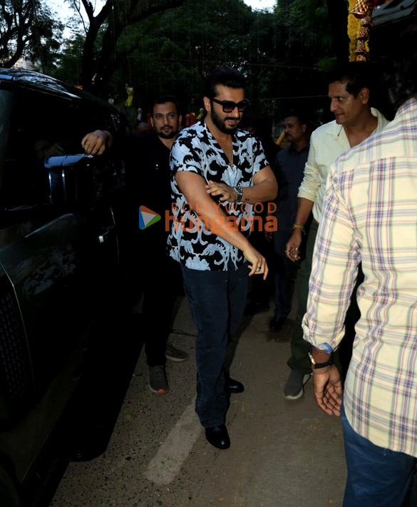 photos arjun kapoor snapped at raj thackerays house 3