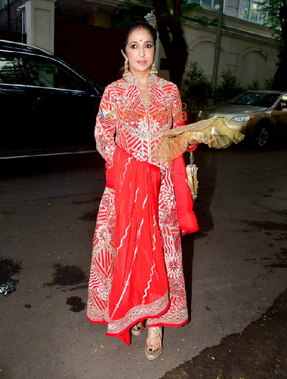 photos celebs snapped at anil kapoors residence for karwa chauth 6