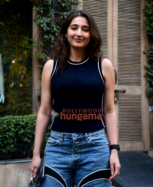 photos dhvani bhanushali snapped in khar 3