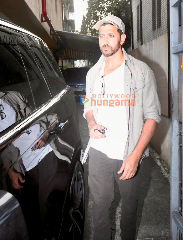 Photos: Hrithik Roshan and Sussanne Khan snapped outside a clinic in Bandra Photos: Hrithik Roshan and Sussanne Khan snapped outside a clinic in Bandra