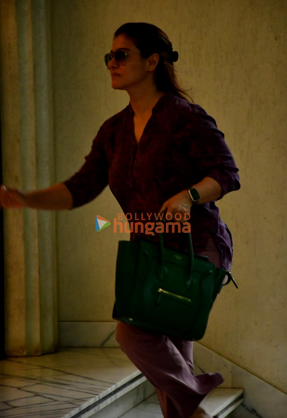 photos kajol snapped in juhu 3 7
