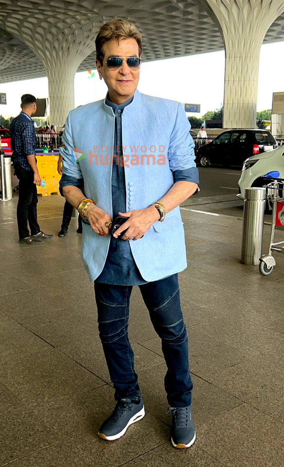 photos kareena kapoor khan nimrat kaur jeetendra and ektaa r kapoor snapped at the airport 3