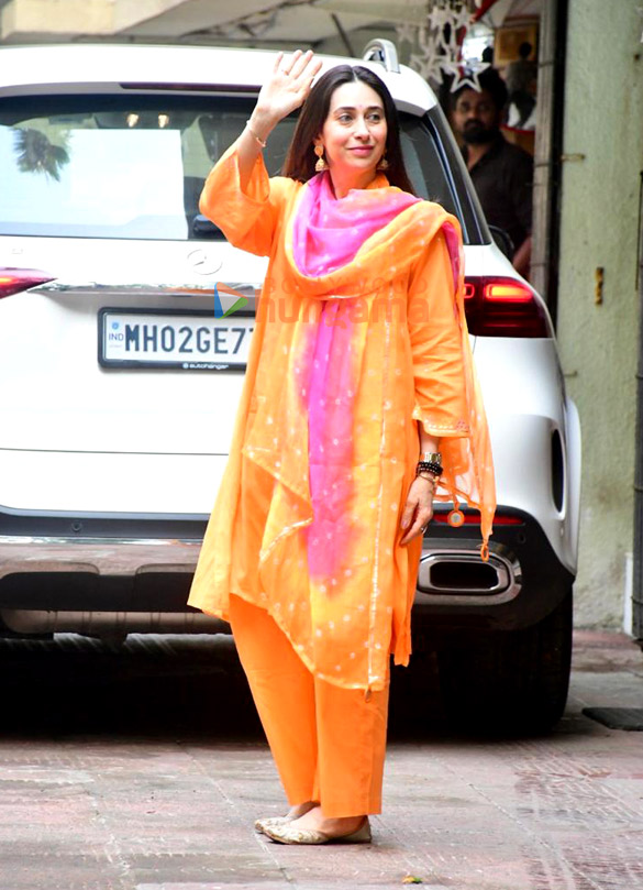 photos karisma kapoor snapped celebrating diwali outside her office at khar 1