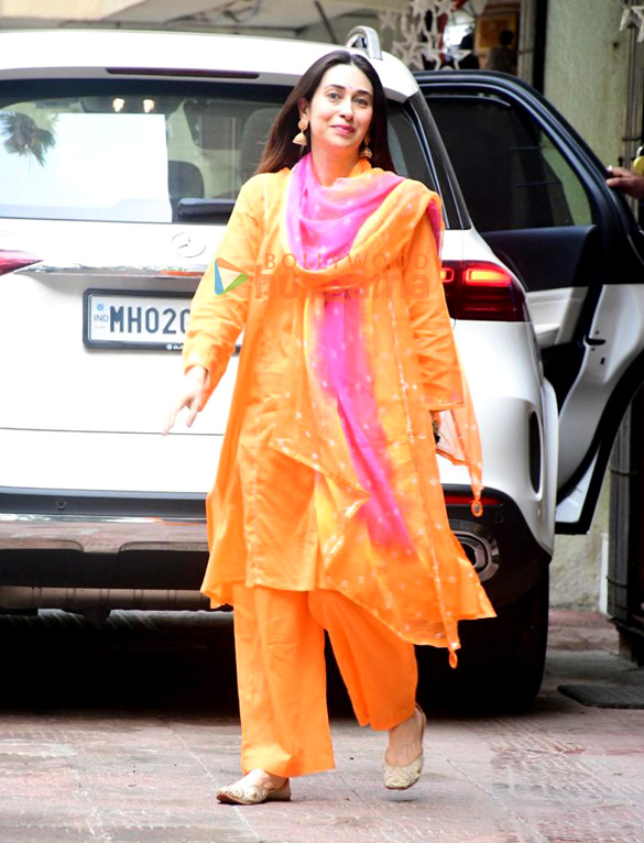 photos karisma kapoor snapped celebrating diwali outside her office at khar 4