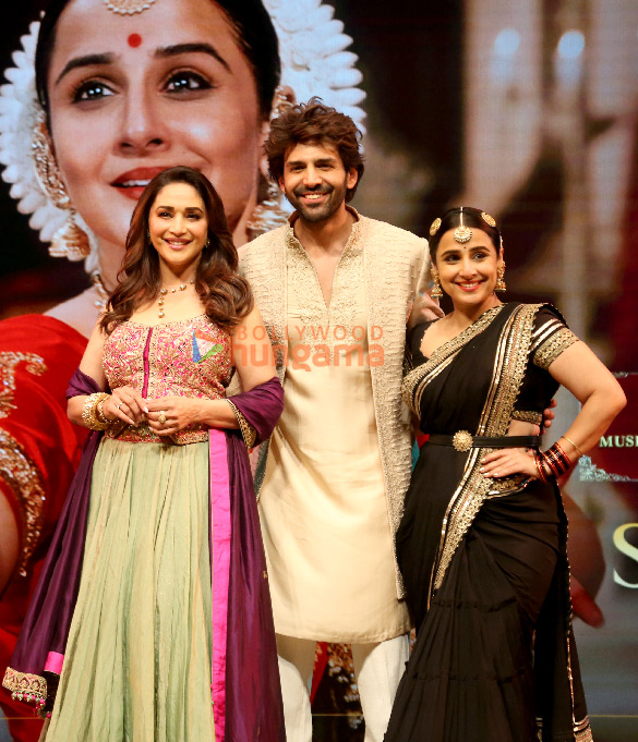 Photos: Kartik Aaryan, Vidya Balan, Madhuri Dixit and others grace the launch of ‘Ami Je Tomar 3.0’ song from Bhool Bhulaiyaa 3 Photos: Kartik Aaryan, Vidya Balan, Madhuri Dixit and others grace the launch of ‘Ami Je Tomar 3.0’ song from Bhool Bhulaiyaa 3