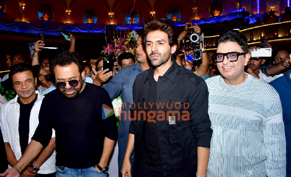 photos kartik aaryan vidya balan triptii dimri and others snapped at bhool bhulaiyaa 3 trailer launch at raj mandir theater jaipur 7