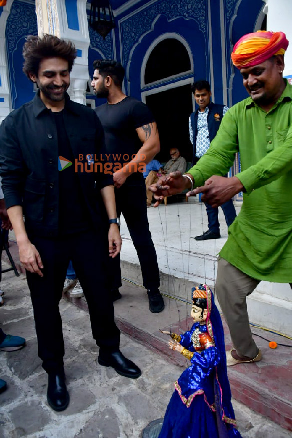 photos kartik aaryan vidya balan triptii dimri and others snapped at bhool bhulaiyaa 3 trailer launch at raj mandir theater jaipur 990 4