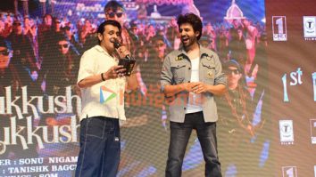 Photos: Kartik Aaryan and Sonu Nigam launch the song ‘Hukkush Phukkush’ from Bhool Bhulaiyaa 3