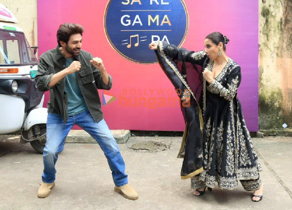 photos kartik aaryan and vidya balan snapped at sa re ga ma pa set for bhool bhulaiyaa 3 promotion 6