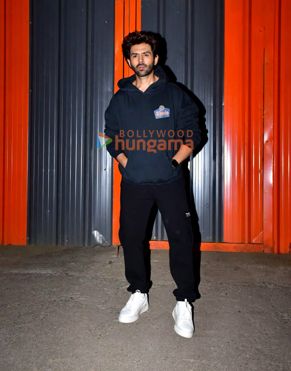 photos kartik aaryan and vidya balan snapped promoting bhool bhulaiyaa 3 on the sets of indias best dancer 657 4