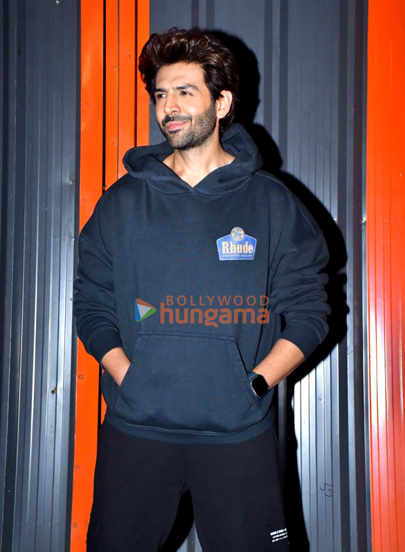 Photos: Kartik Aaryan and Vidya Balan snapped promoting Bhool Bhulaiyaa 3 on the sets of India’s Best Dancer Photos: Kartik Aaryan and Vidya Balan snapped promoting Bhool Bhulaiyaa 3 on the sets of India’s Best Dancer