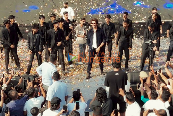 photos kartik aaryan promotes his upcoming film bhool bhulaiyaa 3 at a collage in delhi 1