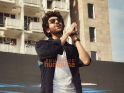 Photos: Kartik Aaryan promotes his upcoming film Bhool Bhulaiyaa 3 at a college in Delhi