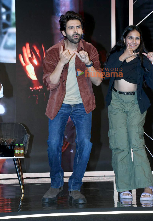photos kartik aaryan snapped at bollywood hungama ott india fest 2024 for bhool bhulaiyaa 3 discussion 4 3