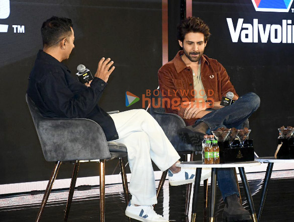 photos kartik aaryan snapped at bollywood hungama ott india fest 2024 for bhool bhulaiyaa 3 discussion 4