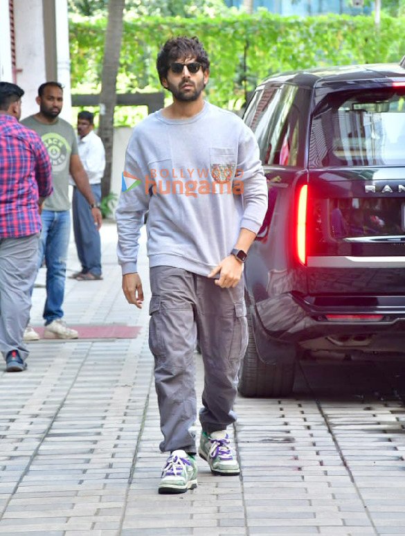 photos kartik aaryan snapped at t series office in andheri 4 3