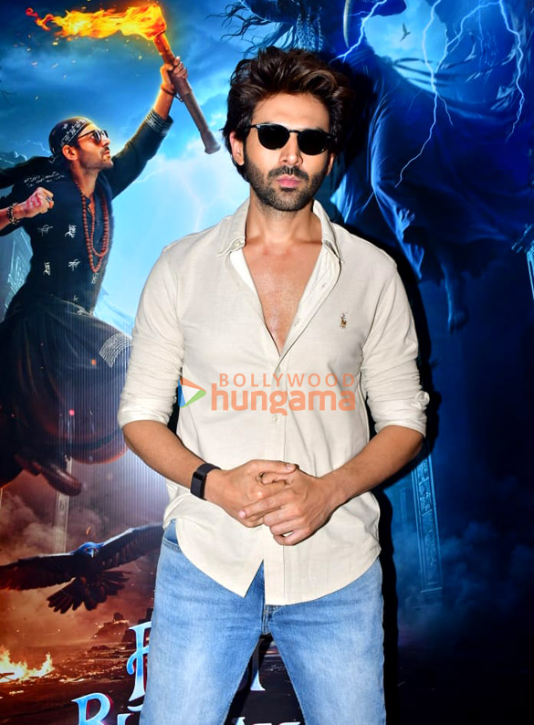 Photos: Kartik Aaryan snapped promoting Bhool Bhulaiyaa 3 | Parties & Events