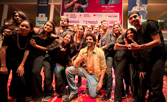 Photos: Kartik Aaryan snapped while promoting Bhool Bhulaiyaa 3 title track in Indore Photos: Kartik Aaryan snapped while promoting Bhool Bhulaiyaa 3 title track in Indore