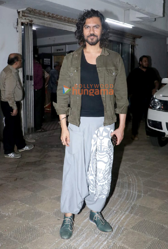 photos kirti kulhari subhash ghai and more snapped at the red carpet of the play ammi akhtari 3