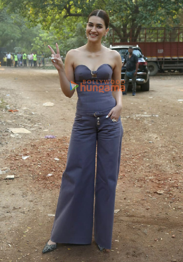 photos kriti sanon snapped at the day 3 of nykaaland 2024 3