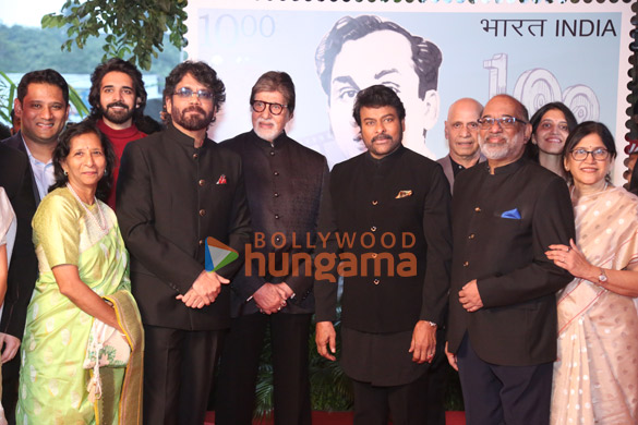 photos megastar chiranjeevi felicitated by amitabh bachchan at anr awards in presence of ram charan and others 102 2