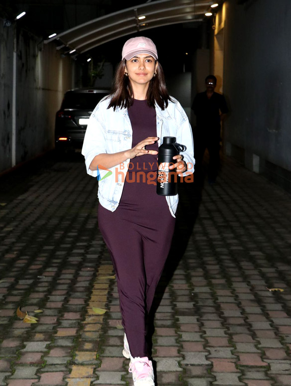 photos mrunal thakur snapped at mahesh bhatts office in bandra 1