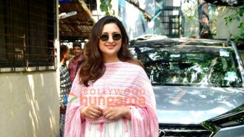 Photos: Parineeti Chopra snapped in Juhu