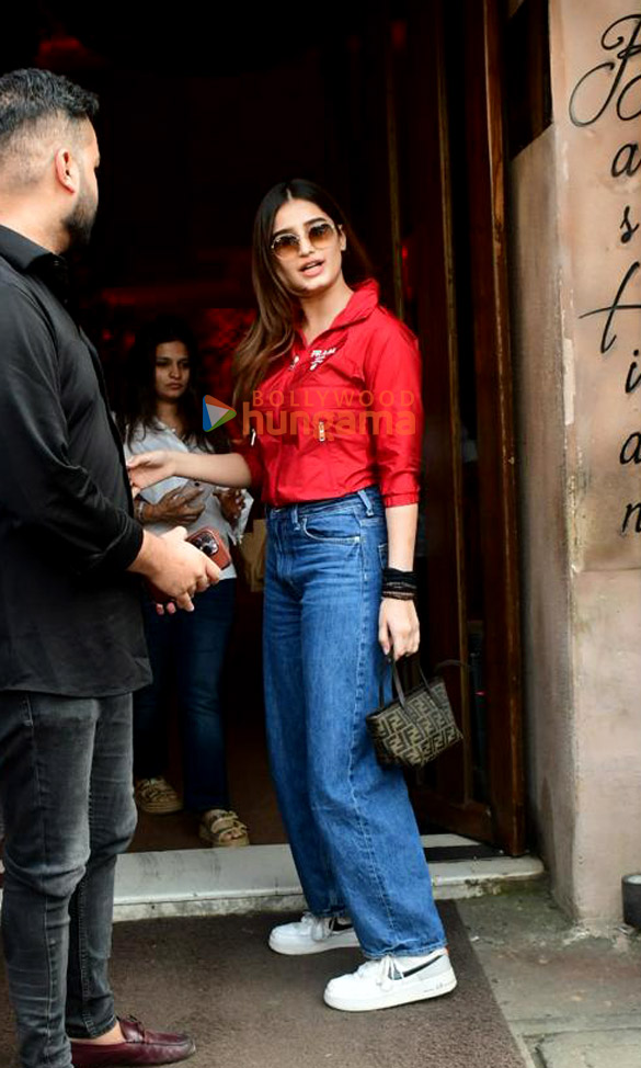 photos rasha thadani snapped outside bastian in bandra 4