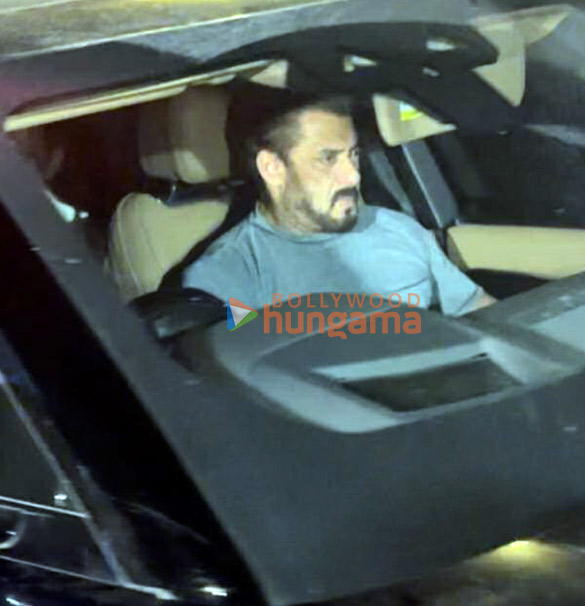 Photos: Salman Khan, Zaheer Iqbal and Eknath Shinde snapped at Lilavati hospital in Bandra Photos: Salman Khan, Zaheer Iqbal and Eknath Shinde snapped at Lilavati hospital in Bandra
