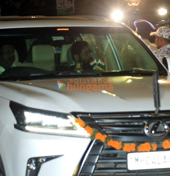 photos salman khan zaheer iqbal and eknath shinde snapped at lilavati hospital in bandra 3