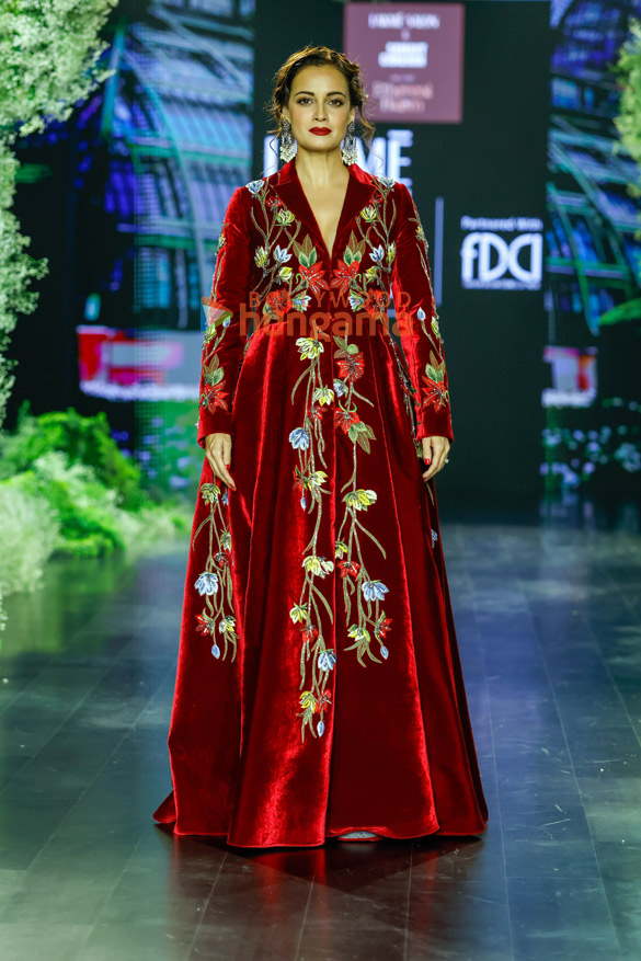 photos shraddha kapoor alaya f manushi chhillar and others walk the ramp at lakme fashion week 2024 5