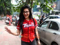 Photos: Shruti Haasan snapped outside a mall in Santacruz