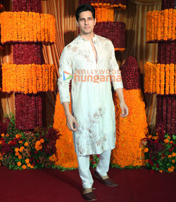 photos siddharth malhotra huma qureshi raashii khanna tamannaah bhatia and others snapped attending ramesh s tauranis diwali bash 1