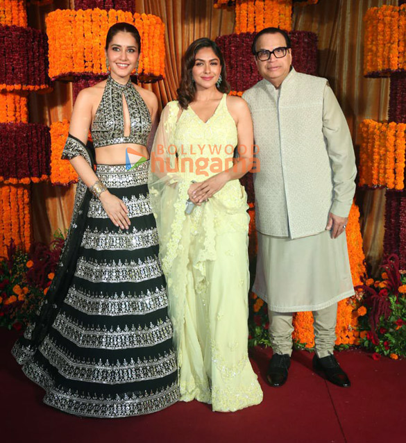 photos siddharth malhotra huma qureshi raashii khanna tamannaah bhatia and others snapped attending ramesh s tauranis diwali bash 13
