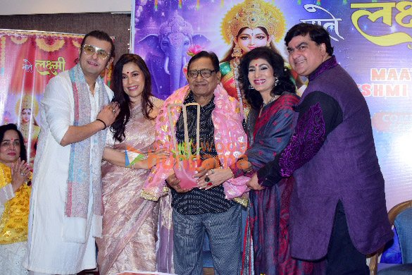 photos sonu nigam anup jalota and others graces the launch of minal nigams maate lakshmi maate album 3