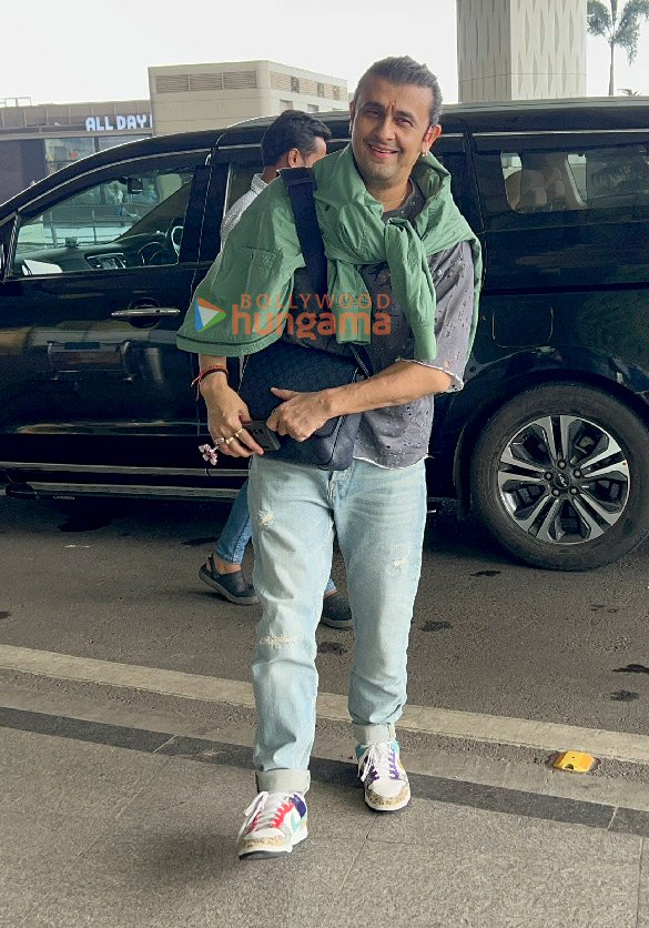 photos tamannaah bhatia sonam kapoor ahuja and others snapped at the airport 4