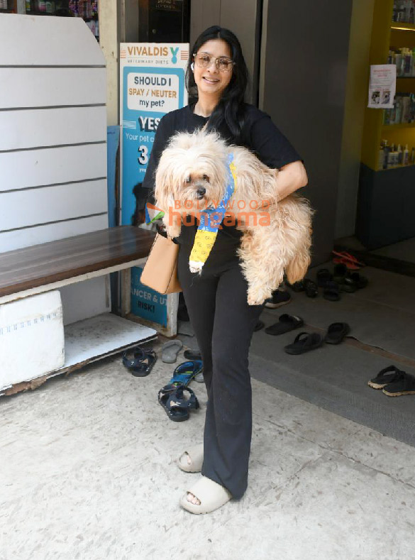 photos tanishaa mukerji spotted outside pet clinic in khar 2